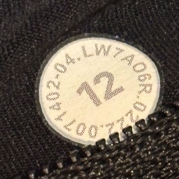 Lululemon Speed Up Short Low-Rise 2.5" *Black - Picture 8 of 8